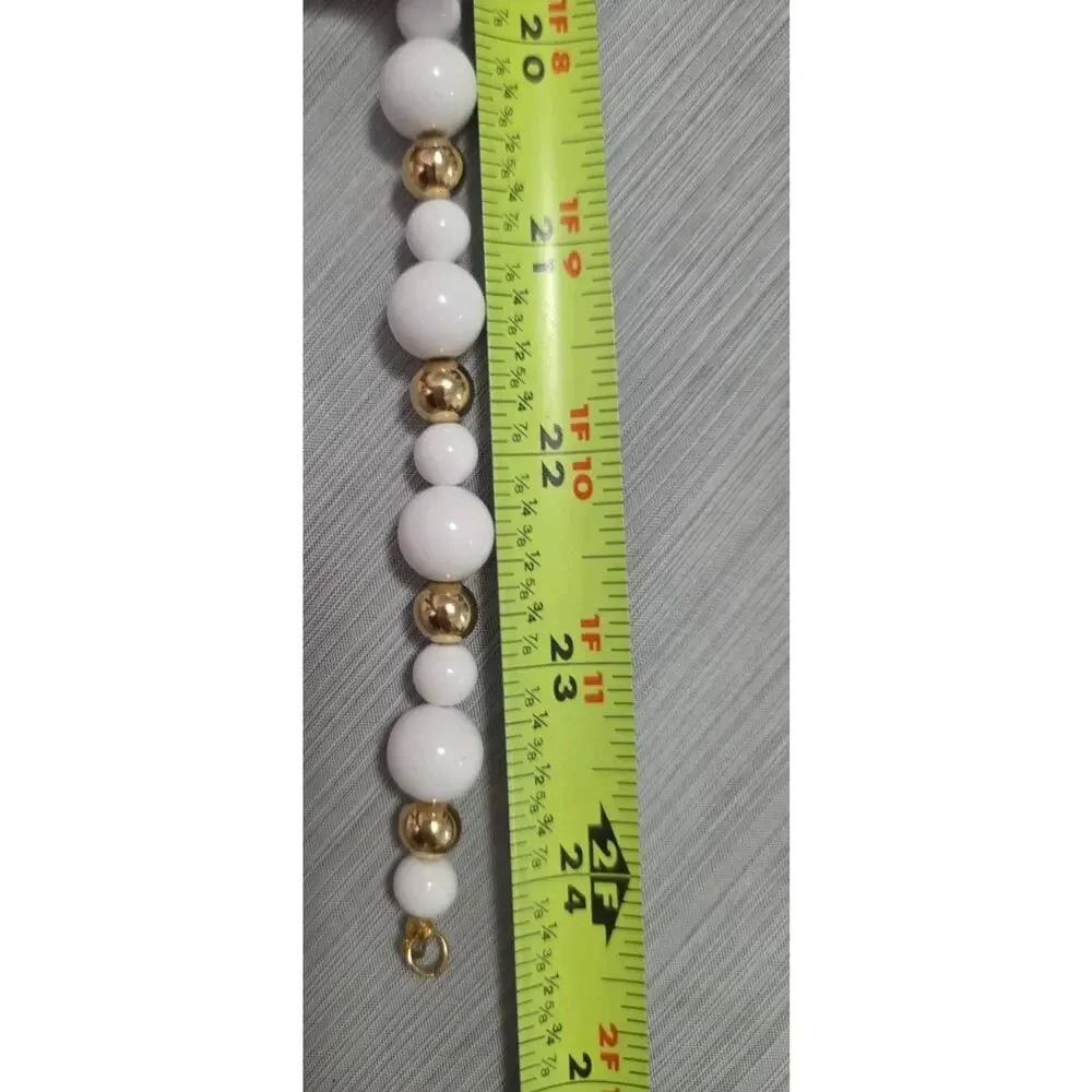 Vintage Retro Preppy Classic Design Beaded Necklace White And Gold Tones